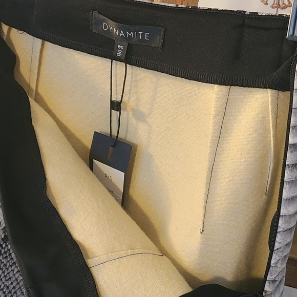 Grey faux snakeskin Dynamite mini skirt NWT - Picture 4 of 8